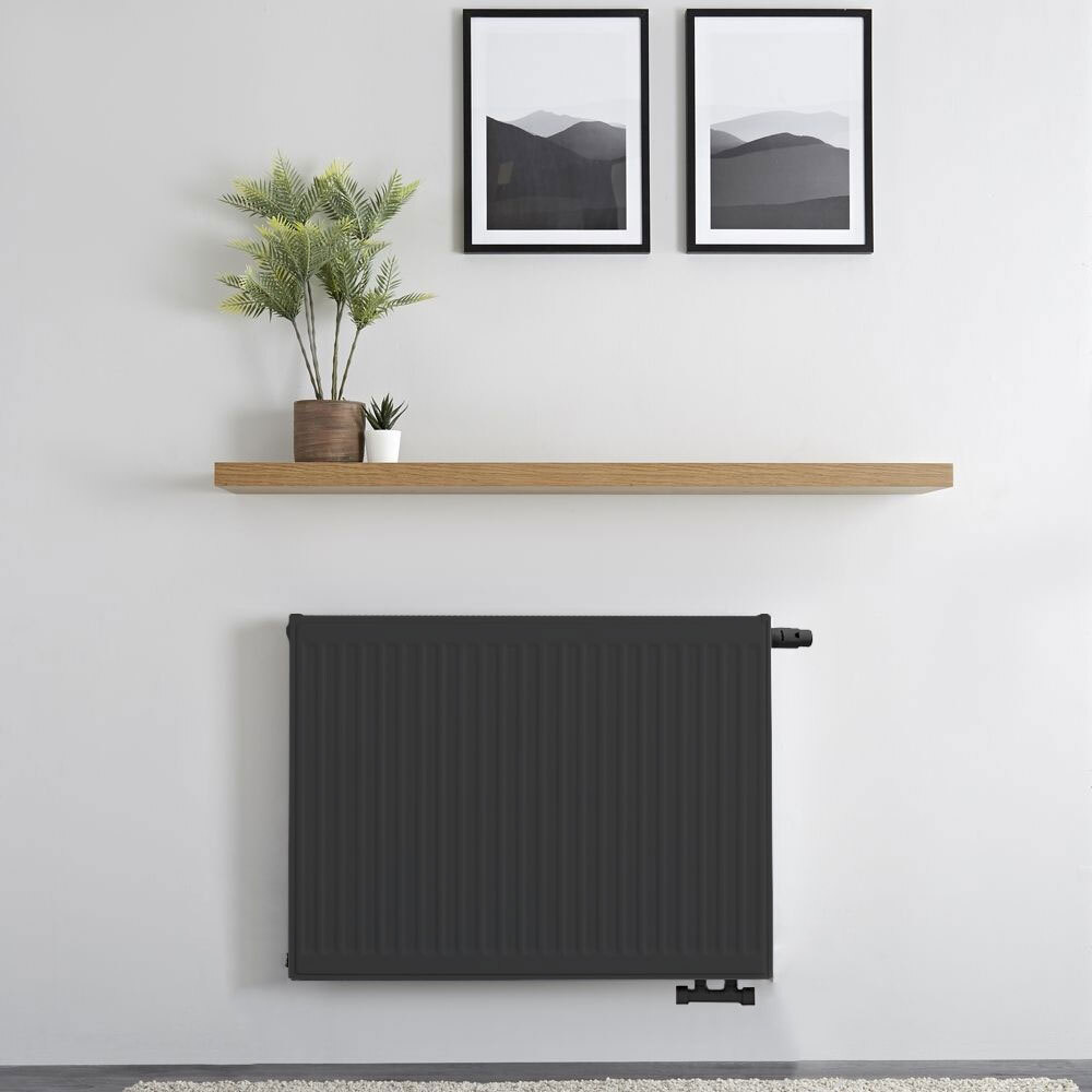 H40 x B180 T22 - Paneelradiator C8 geribbelde voorzijde Mat Zwart